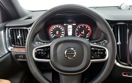 Volvo V60 Cross Country II, 2021 год, 3 706 000 рублей, 8 фотография