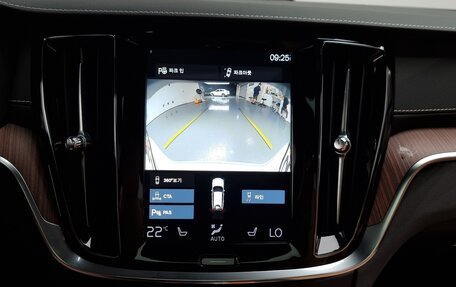Volvo V60 Cross Country II, 2021 год, 3 706 000 рублей, 17 фотография