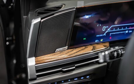 Cadillac Escalade V, 2025 год, 23 500 000 рублей, 19 фотография