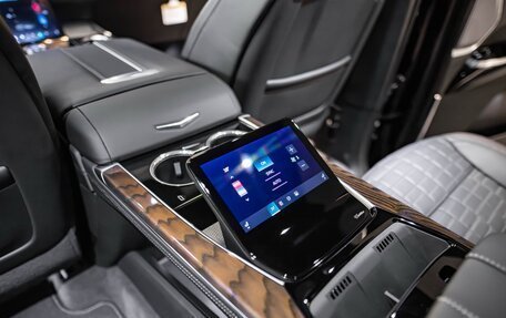Cadillac Escalade V, 2025 год, 23 500 000 рублей, 25 фотография