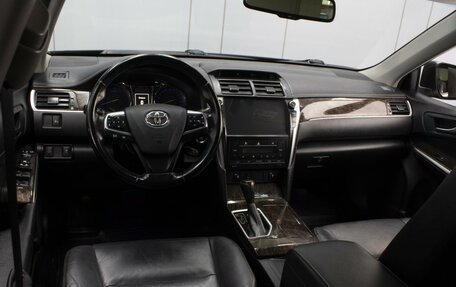 Toyota Camry, 2017 год, 2 420 000 рублей, 6 фотография