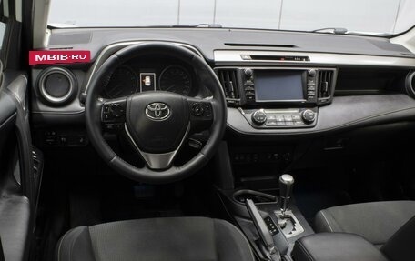Toyota RAV4, 2016 год, 2 540 000 рублей, 6 фотография
