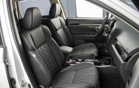 Mitsubishi Outlander III рестайлинг 3, 2022 год, 4 095 000 рублей, 8 фотография