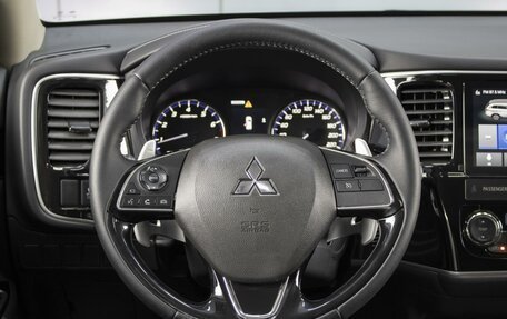 Mitsubishi Outlander III рестайлинг 3, 2022 год, 4 095 000 рублей, 15 фотография