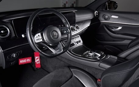 Mercedes-Benz E-Класс, 2018 год, 3 490 000 рублей, 10 фотография