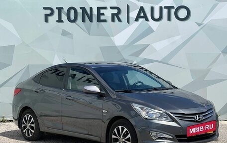 Hyundai Solaris II рестайлинг, 2015 год, 1 100 000 рублей, 3 фотография