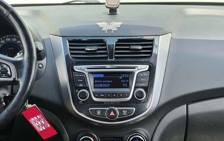 Hyundai Solaris II рестайлинг, 2015 год, 1 100 000 рублей, 9 фотография