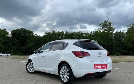 Opel Astra J, 2011 год, 700 000 рублей, 2 фотография