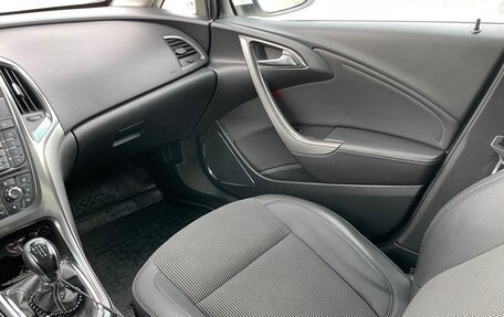 Opel Astra J, 2011 год, 700 000 рублей, 11 фотография