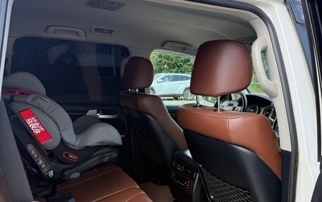 Toyota Land Cruiser 200, 2017 год, 7 200 000 рублей, 5 фотография