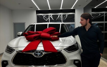 Toyota Highlander, 2025 год, 4 690 000 рублей, 2 фотография
