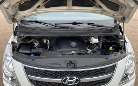 Hyundai Grand Starex Grand Starex I рестайлинг 2, 2010 год, 1 800 000 рублей, 2 фотография