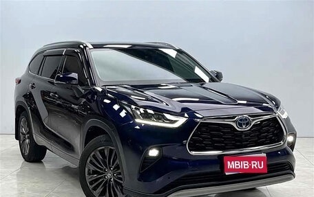 Toyota Highlander, 2022 год, 4 450 800 рублей, 1 фотография
