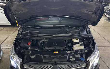 Mercedes-Benz V-Класс, 2018 год, 4 041 000 рублей, 3 фотография