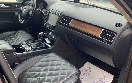 Volkswagen Touareg III, 2017 год, 3 375 000 рублей, 11 фотография