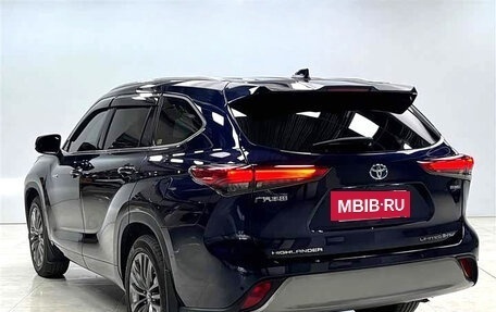 Toyota Highlander, 2022 год, 4 450 800 рублей, 2 фотография