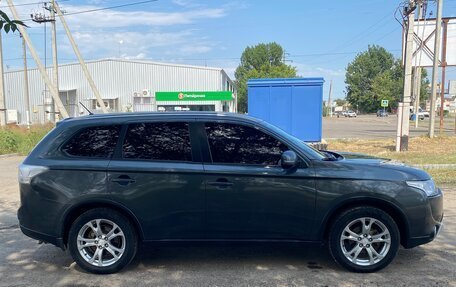 Mitsubishi Outlander III рестайлинг 3, 2014 год, 1 750 000 рублей, 9 фотография