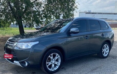 Mitsubishi Outlander III рестайлинг 3, 2014 год, 1 750 000 рублей, 4 фотография