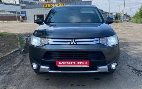 Mitsubishi Outlander III рестайлинг 3, 2014 год, 1 750 000 рублей, 3 фотография