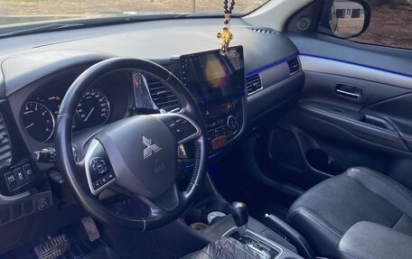 Mitsubishi Outlander III рестайлинг 3, 2014 год, 1 750 000 рублей, 16 фотография