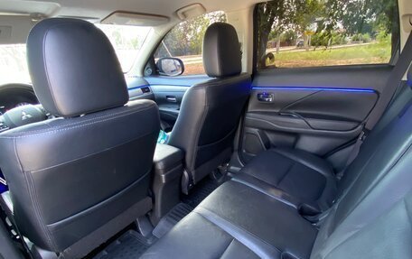 Mitsubishi Outlander III рестайлинг 3, 2014 год, 1 750 000 рублей, 18 фотография