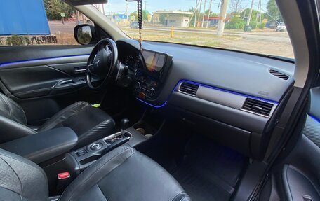 Mitsubishi Outlander III рестайлинг 3, 2014 год, 1 750 000 рублей, 17 фотография