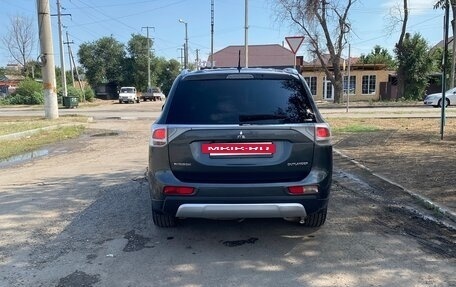 Mitsubishi Outlander III рестайлинг 3, 2014 год, 1 750 000 рублей, 10 фотография