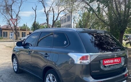 Mitsubishi Outlander III рестайлинг 3, 2014 год, 1 750 000 рублей, 11 фотография