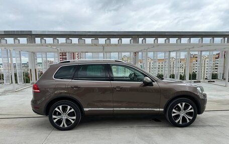 Volkswagen Touareg III, 2011 год, 2 800 000 рублей, 2 фотография
