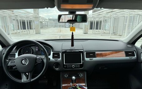Volkswagen Touareg III, 2011 год, 2 800 000 рублей, 7 фотография
