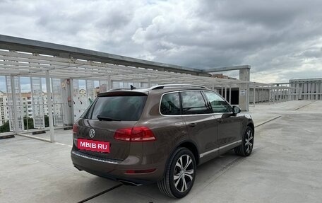 Volkswagen Touareg III, 2011 год, 2 800 000 рублей, 6 фотография