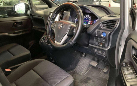 Toyota Noah III, 2021 год, 2 000 000 рублей, 4 фотография