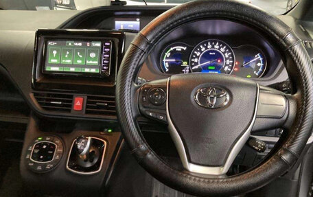 Toyota Noah III, 2021 год, 2 000 000 рублей, 5 фотография