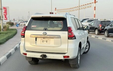 Toyota Land Cruiser Prado 150 рестайлинг 2, 2021 год, 5 275 000 рублей, 6 фотография