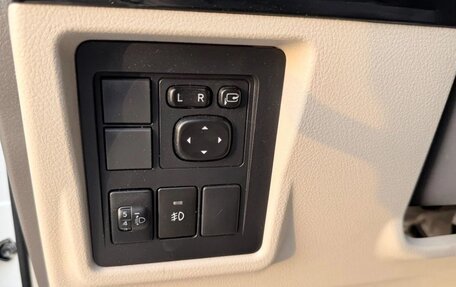 Toyota Land Cruiser Prado 150 рестайлинг 2, 2021 год, 5 275 000 рублей, 20 фотография