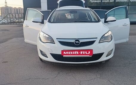 Opel Astra J, 2011 год, 730 000 рублей, 2 фотография