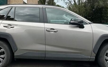 Toyota RAV4, 2023 год, 4 000 000 рублей, 2 фотография