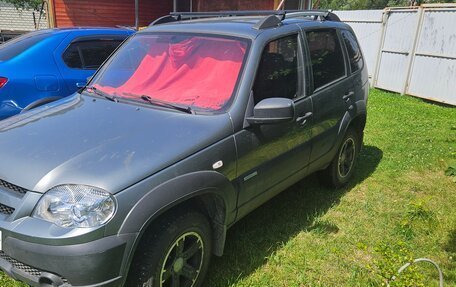 Chevrolet Niva I рестайлинг, 2013 год, 548 000 рублей, 2 фотография