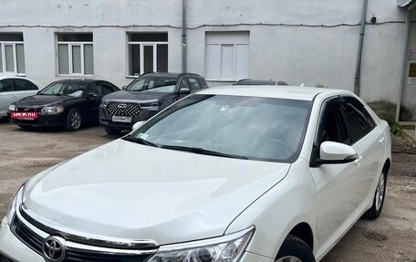 Toyota Camry, 2017 год, 1 800 000 рублей, 2 фотография