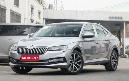 Skoda Superb III рестайлинг, 2025 год, 2 750 000 рублей, 1 фотография