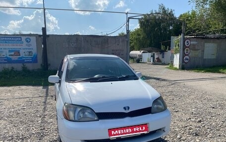 Toyota Platz, 2000 год, 400 000 рублей, 1 фотография
