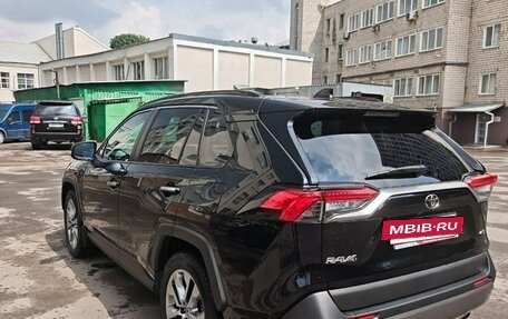 Toyota RAV4, 2020 год, 3 300 000 рублей, 9 фотография