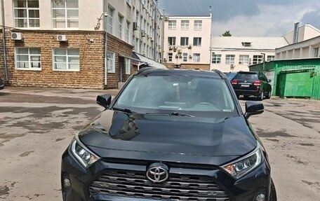 Toyota RAV4, 2020 год, 3 300 000 рублей, 6 фотография