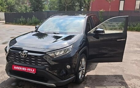 Toyota RAV4, 2020 год, 3 300 000 рублей, 13 фотография