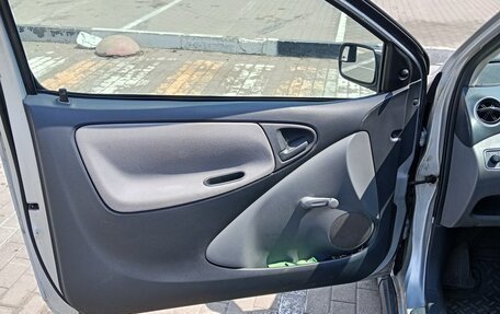 Toyota Echo, 2000 год, 330 000 рублей, 4 фотография