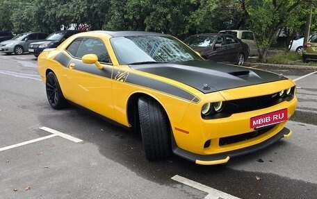 Dodge Challenger III рестайлинг 2, 2017 год, 5 900 000 рублей, 5 фотография