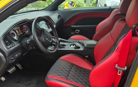 Dodge Challenger III рестайлинг 2, 2017 год, 5 900 000 рублей, 9 фотография