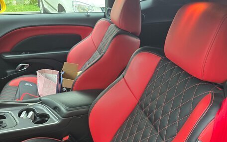 Dodge Challenger III рестайлинг 2, 2017 год, 5 900 000 рублей, 11 фотография