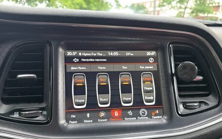 Dodge Challenger III рестайлинг 2, 2017 год, 5 900 000 рублей, 14 фотография