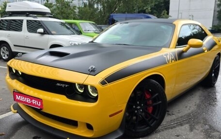 Dodge Challenger III рестайлинг 2, 2017 год, 5 900 000 рублей, 7 фотография
